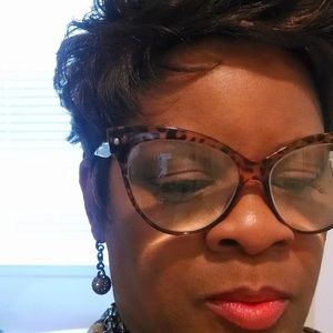 Meet your Posher, Carolyn